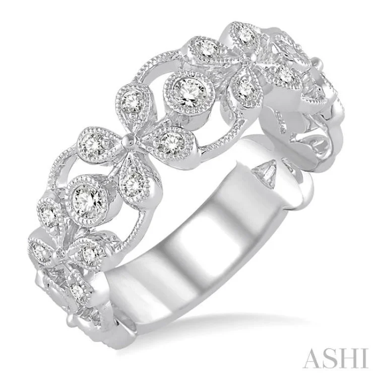 1/4 Ctw Round Cut Diamond Fashion Ring in 14K White Gold