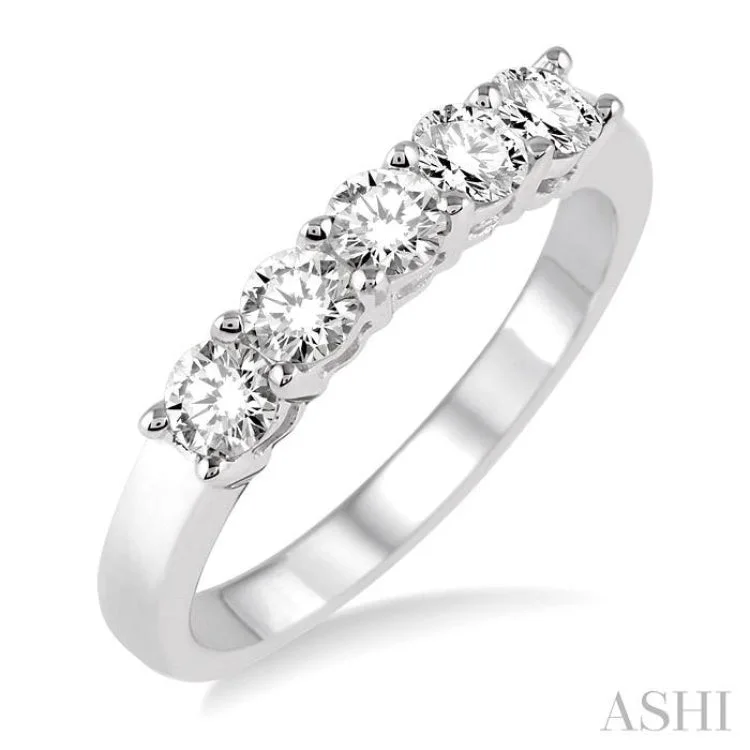 3/4 Ctw Round Cut Diamond Wedding Band in 14K White Gold