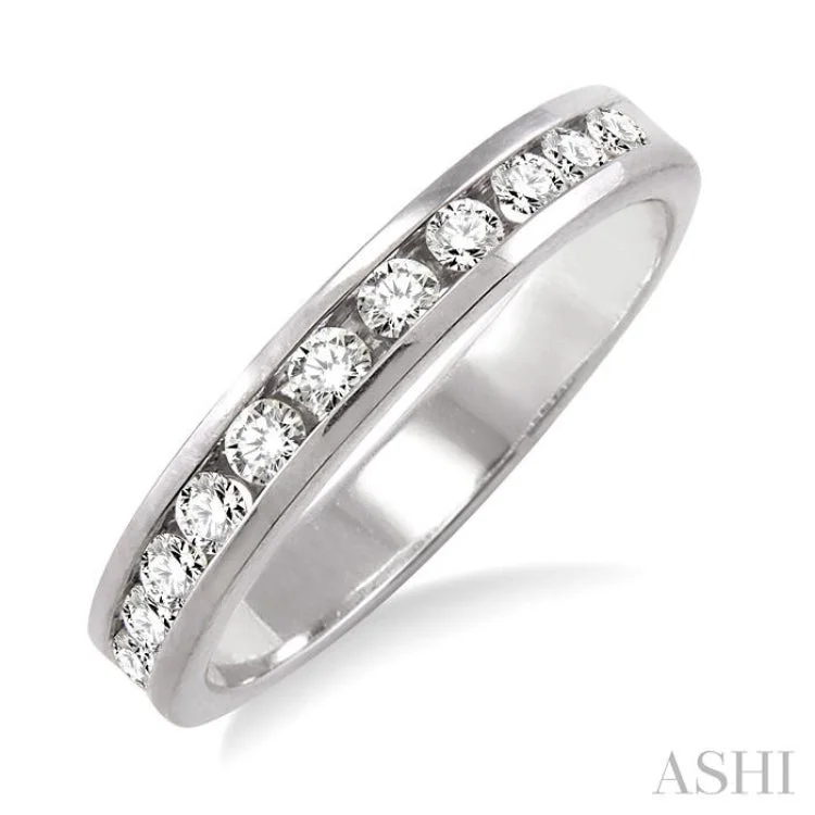 1/3 Ctw Round Cut Diamond Wedding Band in 14K White Gold