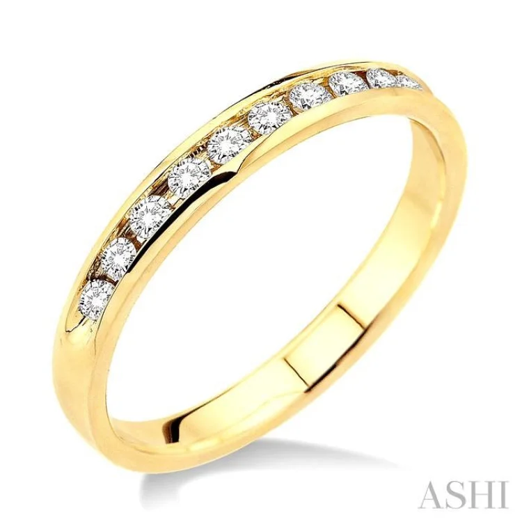 1/4 Ctw Round Cut Diamond Wedding Band in 14K Yellow Gold