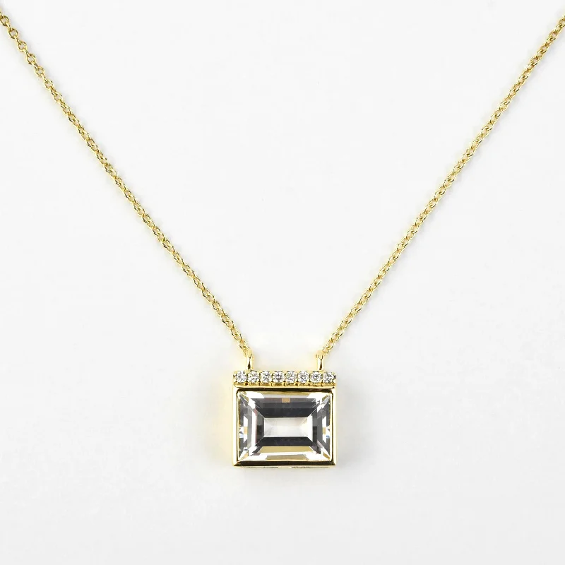 White Quartz and Diamond Necklace in Yellow Gold