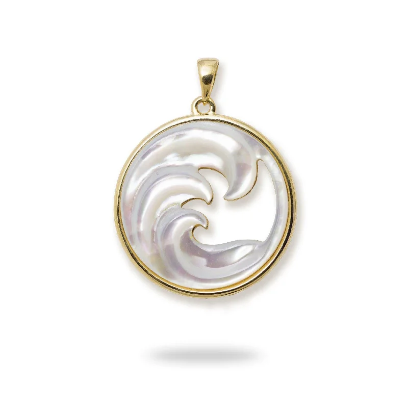 Nalu Mother of Pearl Pendant in Gold - 22mm