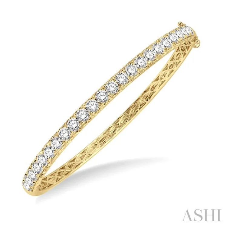 4 Ctw Round Cut Diamond Bangle in 14K Yellow Gold