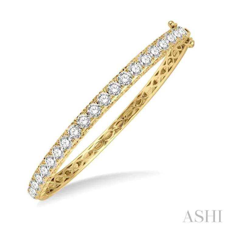 5 ctw Round Cut Diamond Bangle in 14K Yellow Gold